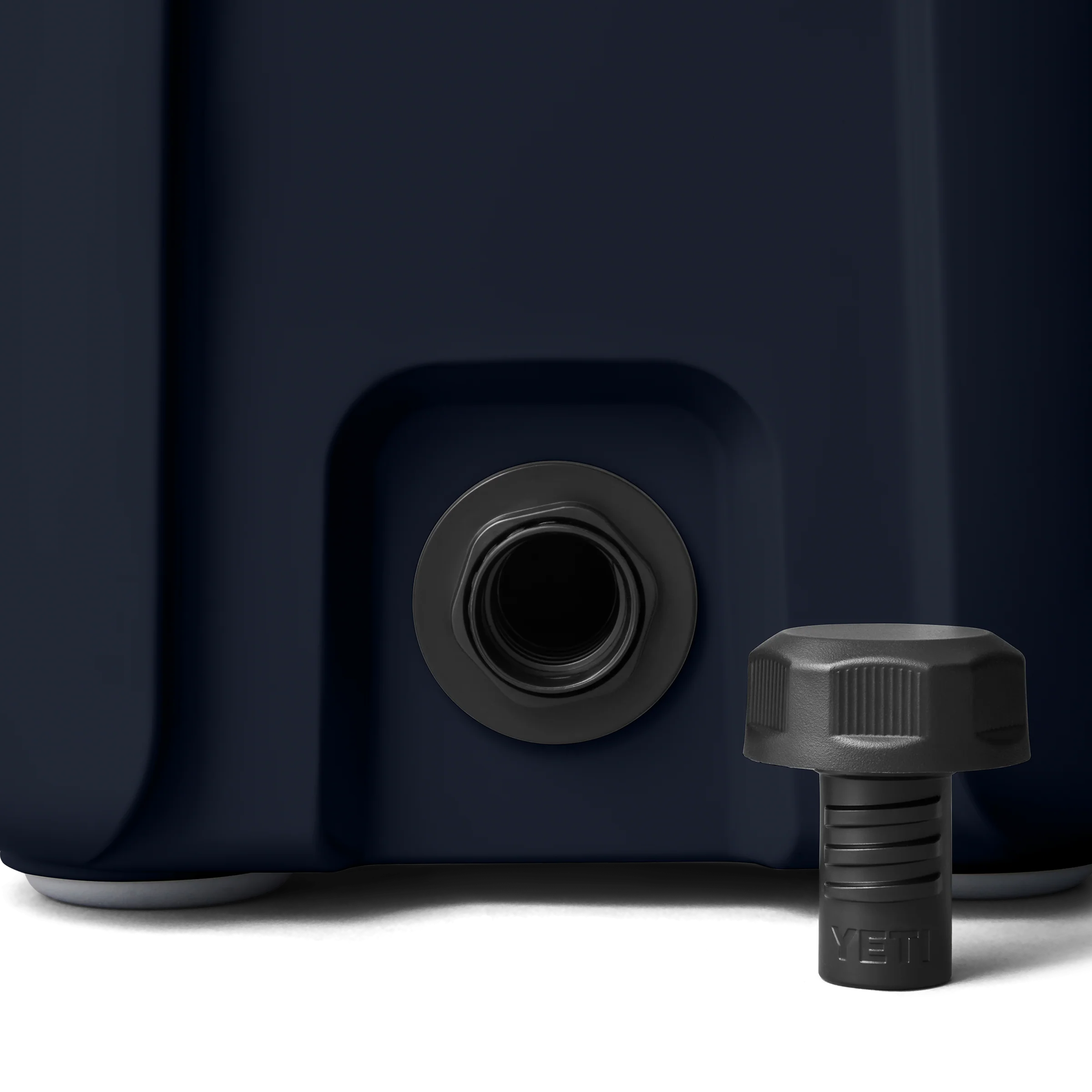 Oracle Red Bull Racing RoadieĀ® 15 Cool Box - Image 4