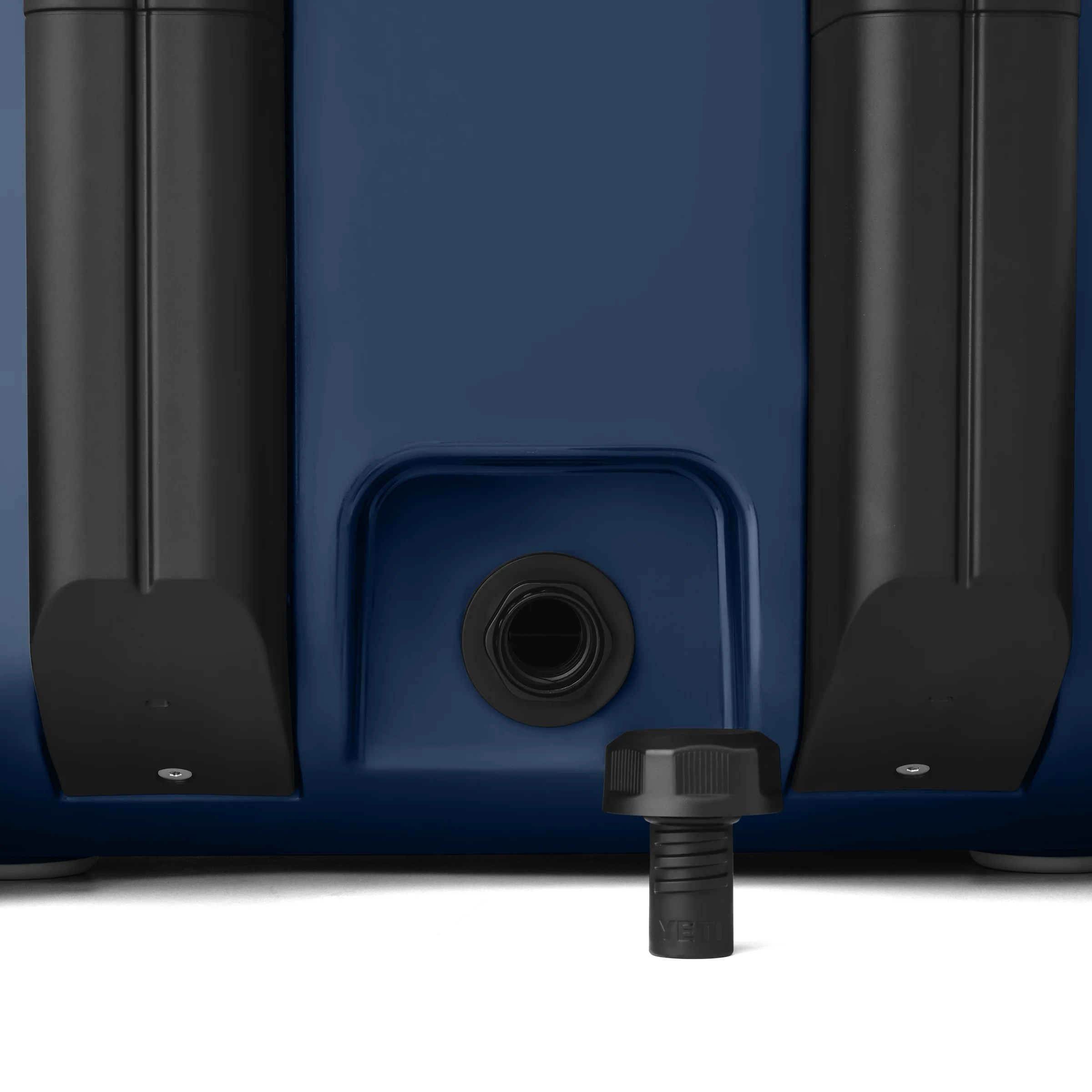 Roadie® 32 Wheeled Cool Box - Image 9