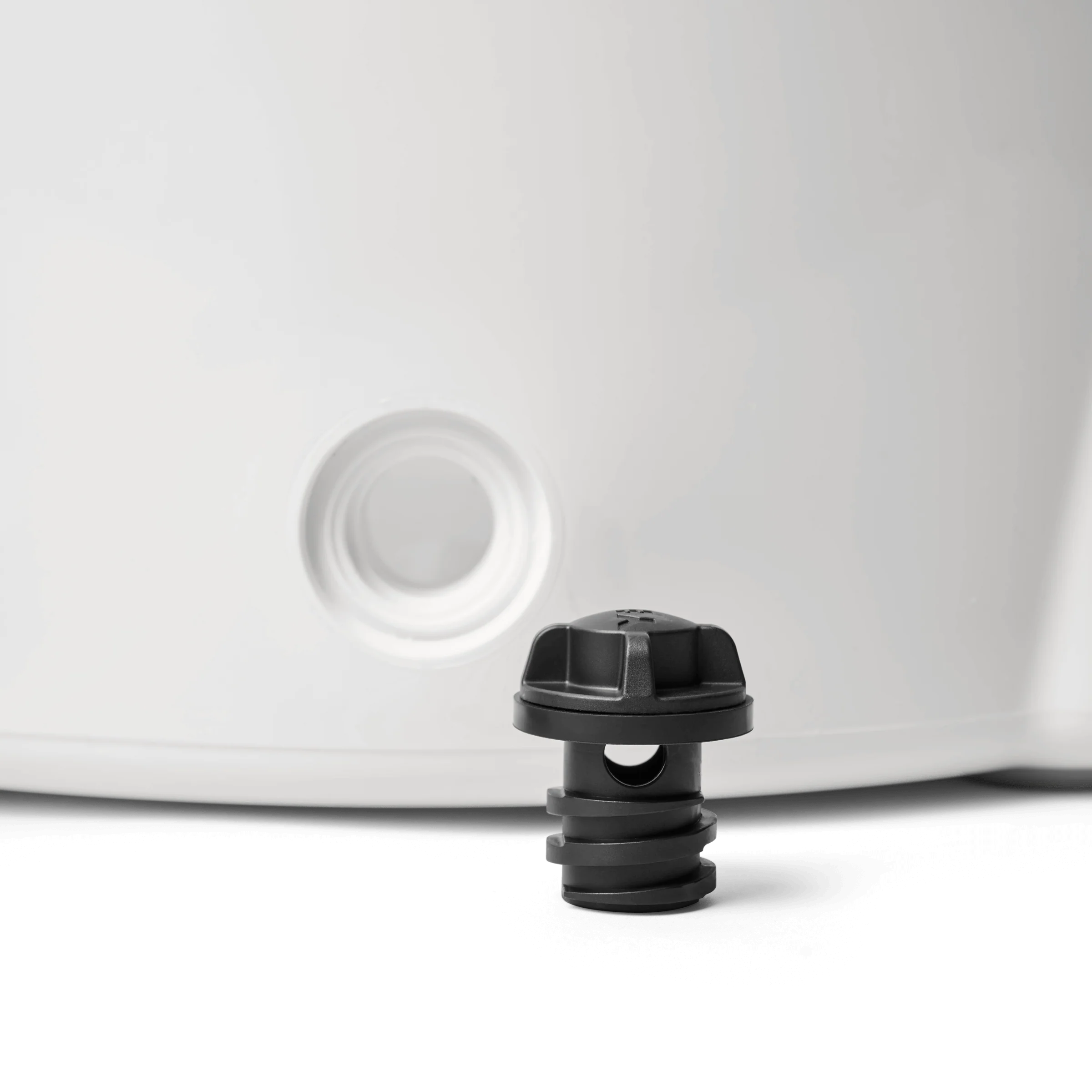 YETI Tank⢠45 Insulated Ice Bucket - Image 3